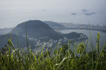 Brasilien, Rio de Janeiro, Blick auf die Stadt - MAUF000241