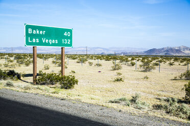 USA, Nevada, Schild nach Las Vegas - NGF000287