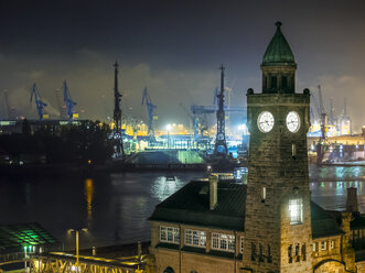 Deutschland, Hamburg, Hamburger Hafen, St. Pauli Landungsbrücken, Uhrenturm bei Nacht - KRPF001724