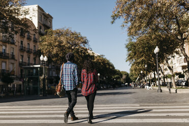 Spain, Tarragona, young couple walking in the city - JRFF000411