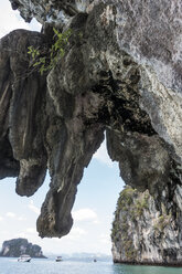 Thailand, Provinz Phang Nga, bizarre Felsformation in der Bucht von Phang Nga - JATF000840