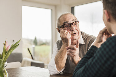 Portrait of senior man communicating with his grandson - UUF006576