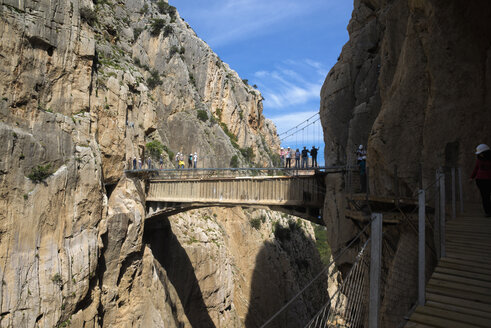 Spain, Ardales, The King's Little Pathway, tourists standing on skyway looking at view - KIJF000159