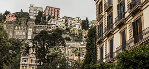 Italien, Neapel, Blick auf alte Palazzi - KAF000134