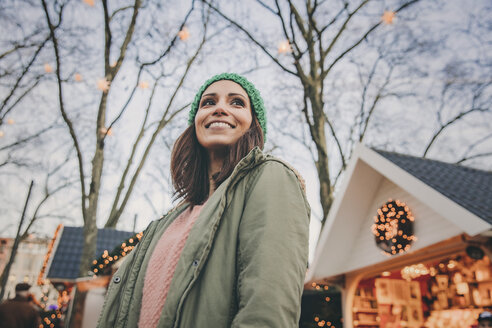 Woman looking around on the Christmas Market - MFF002686