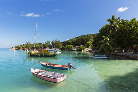 Seychellen, La Digue, Hafen und Boote, lizenzfreies Stockfoto