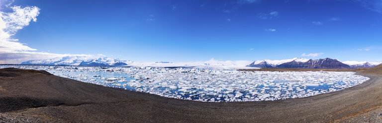 Island, Vatnajoekull-Nationalpark, Panoramaaufnahme der Jokulsarlon-Eislagune, Eisberge - SMAF000421