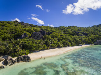 Seychellen, Insel La Digue, Anse Source D'Argent, Luftaufnahme des Strandes - FOF008405
