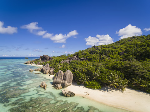 Seychellen, Insel La Digue, Anse Source D'Argent, Luftaufnahme des Strandes, lizenzfreies Stockfoto