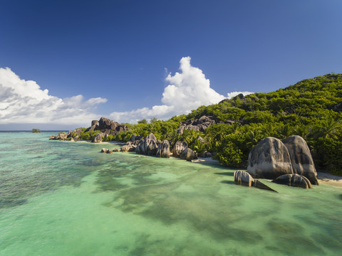 Seychellen, Insel La Digue, Anse Source D'Argent, Luftaufnahme des Strandes, lizenzfreies Stockfoto