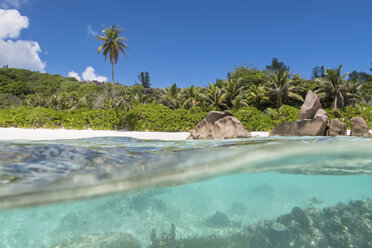 Seychelles, La Digue, Indian Ocean, Anse Cocos, beach, split shot - FOF008423