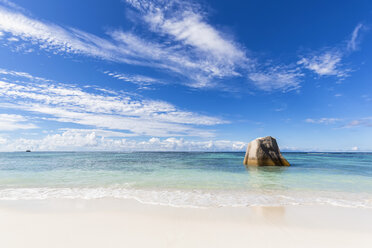 Seychelles, La Digue, Anse Source D'Argent, Granite rock on beach - FOF008424