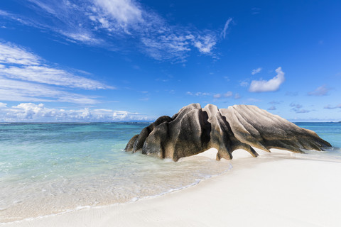 Seychellen, La Digue, Granitfelsen am Strand, lizenzfreies Stockfoto