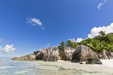 Seychellen, La Digue, Anse Source D'Argent, Granitfelsen am Strand - FOF008426