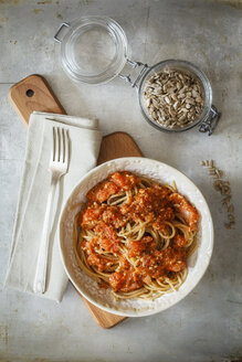 Dinkel-Vollkorn-Spaghetti mit veganer Bolognese aus Grünkern und Sonnenblumenkernen - EVGF002811