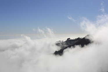 Portugal, Madeira, Landschaft mit Wolken - REAF000045