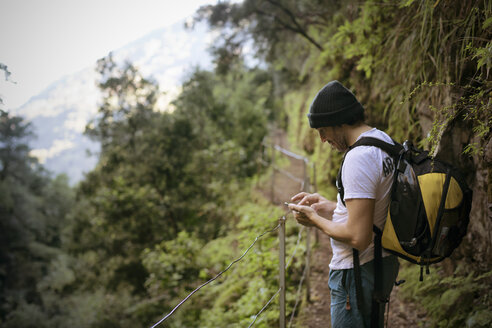 Portugal, Madeira, man on hiking trip along the Levadas - REAF000049
