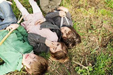 Three kids lying in grass - VABF000142