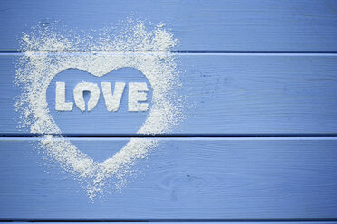 Heart shape and the word 'Love' stenciled with icing sugar - MAEF011291