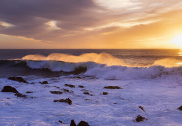 Spain, Canary Islands, La Gomera, Valle Gran Rey, surf at sunset - SIEF006957