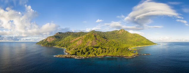 Seychelles, Silhouette Island, Point Ramasse Tout, Beaches Anse Lascars and La Passe - FOF008443
