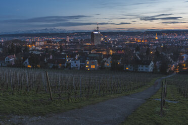 Deutschland, Konstanz, Stadtbild am Abend - KEBF000344