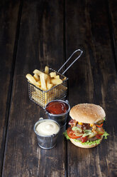 Large hamburger with fries, mayonnaise and ketchup - CSF027193