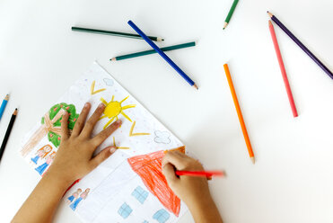 Hands of little girl painting with coloured pencils - MGOF001455