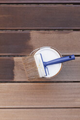 Applying glaze with brush on floorboards - GWF004632