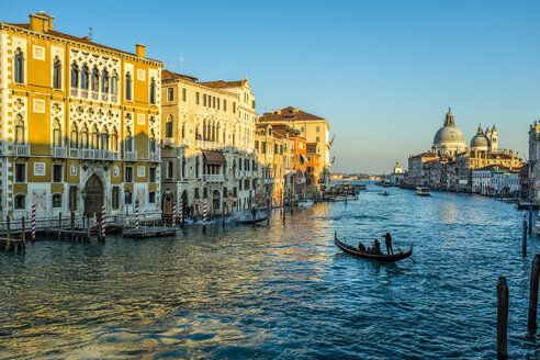 Italien, Venedig, Blick auf Santa Maria della Salute - HAMF000155