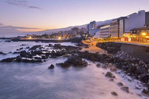 Spanien, Kanarische Inseln, Teneriffa, Puerto de la Cruz am Morgen, lizenzfreies Stockfoto
