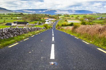 Irland, Straße in Connemara, Tilt-Shift - GIOF000772