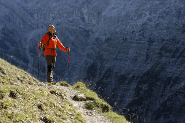 Austria, Tyrol, Karwendel, hiker on trail - LBF001385