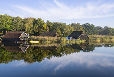 Deutschland, Fischland-Darss-Zingst, Prerow, Prerowstrom, Fischerhütten - SIEF006966