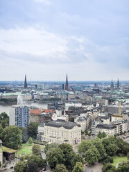 Deutschland, Hamburg, Stadtbild mit Binnenalster und Kirchtürmen - KRPF001731