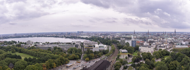 Deutschland, Hamburg, Stadtbild mit Binnenalster und Außenalster - KRPF001733