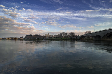 France, Avignon, Pont d'Avignon and Cathedrale Notre-Dame in the background - CSTF000922