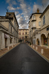 Frankreich, Avignon, Altstadt, Straße - CSTF000923