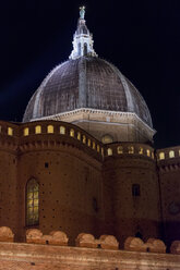 Italien, Loreto, Basilika des Heiligen Hauses bei Nacht - CSTF000935