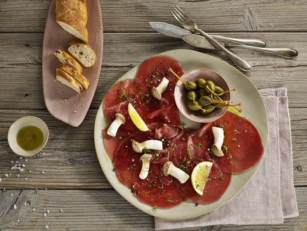 Tuna carpaccio with bread - CHF000099