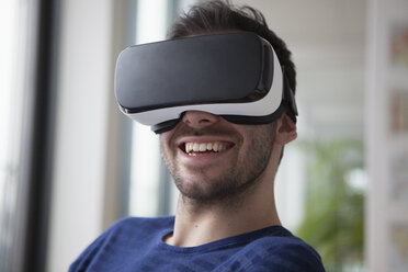 Smiling man wearing Virtual Reality Glasses - RBF004088