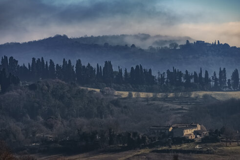 Italy, Tuscany, Montereggioni, View over Siena - CSTF000944