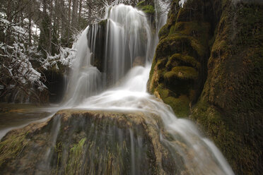 Spanien, Cuenca, Wasserfall am Fluss Cuervo - DSGF000976