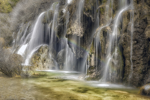 Spanien, Cuenca, Wasserfall am Fluss Cuervo, lizenzfreies Stockfoto