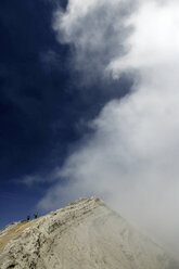 Indonesia, Java, Travellers hiking on crater rim of Mount Bromo - DSGF000991