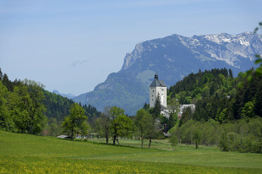 Austria, Tyrol, Inn Valley, Kufstein District, Mariastein with pilgrimage church and keep - LBF001391