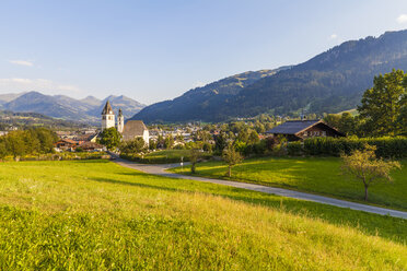 Austria, Tyrol, Kitzbuehel, townscape with churches - WDF003540