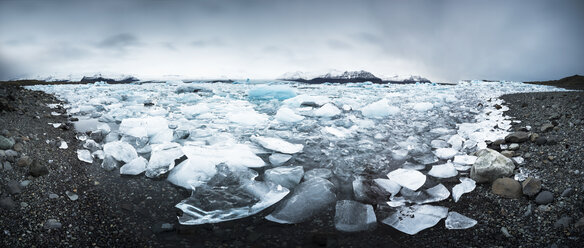 Iceland, Vatnajoekull National Park, Panoramic shot of Jokulsarlon, glacier and icebergs - EPF000003