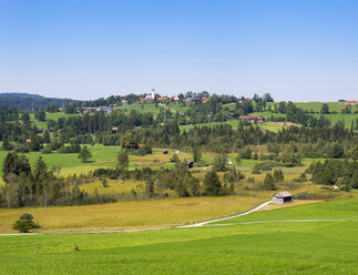 Deutschland, Bayern, Isarwinkel, Blick auf Gaissach - SIEF006976