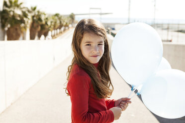 Portrait of little girl with three balloons - VABF000223